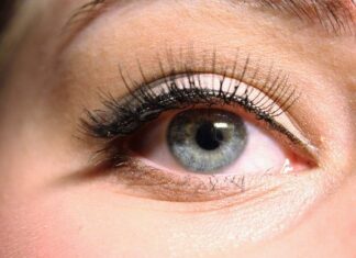 Czym różni się eyeliner od kredki do oczu?