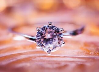 Czy warto sprzedać pierścionek zaręczynowy?