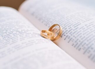 Ile Polacy wydają na pierścionek zaręczynowy?